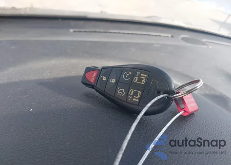 2015 Chrysler Town & Country Touring из США, поврежденный, VIN 2C4RC1BG7FR572938